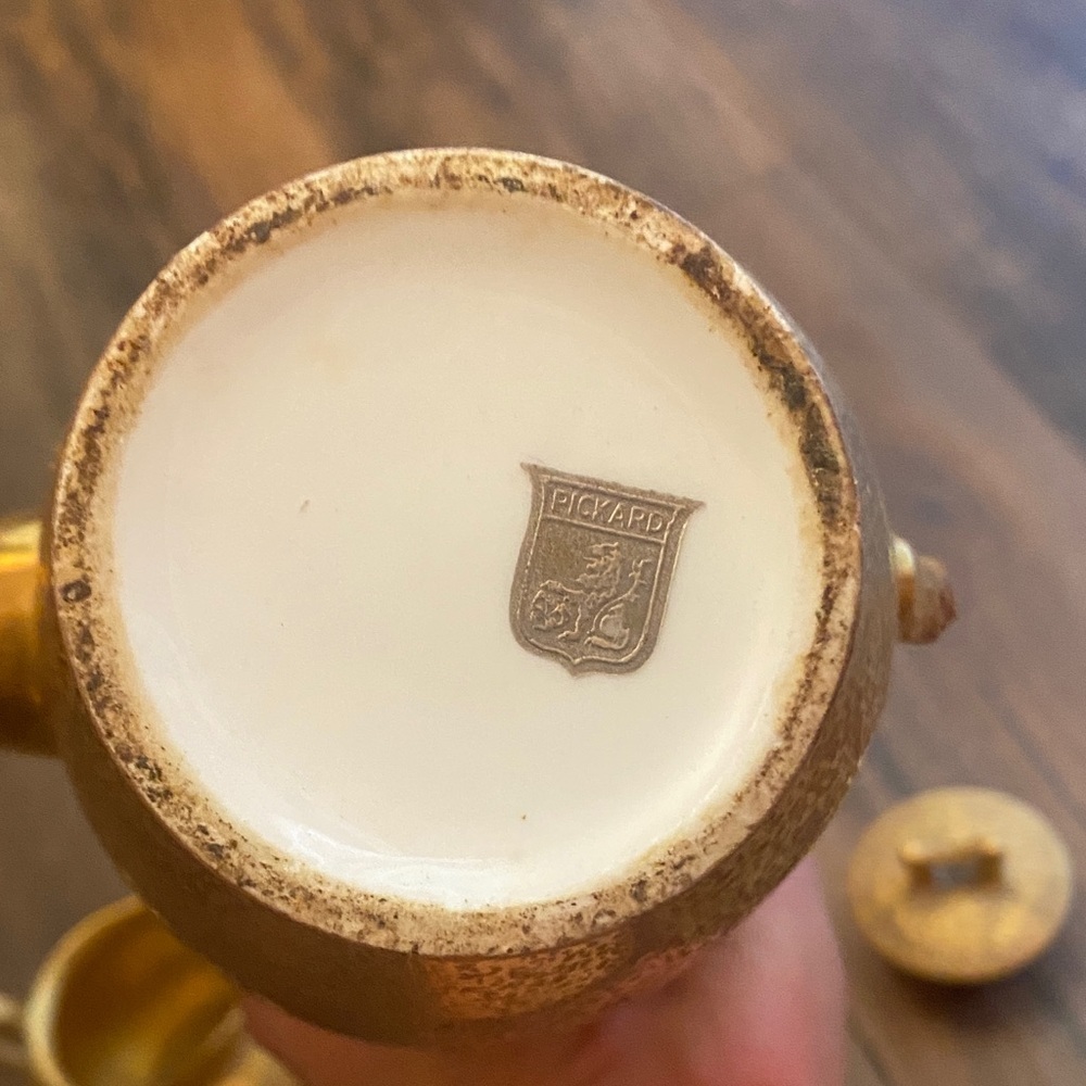 Luxurious Gold Coffee & Tea Set - Picture 7 of 11